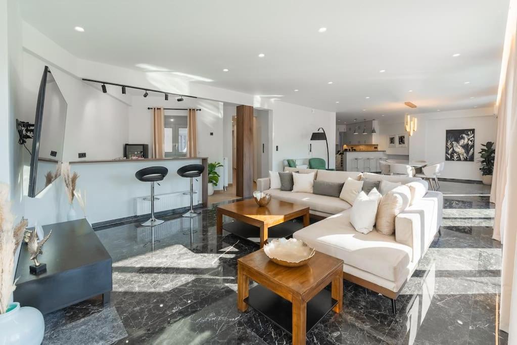 Apartment Luxury 4bdrm Penthouse With Jacuzzi Near Acropolis Athen