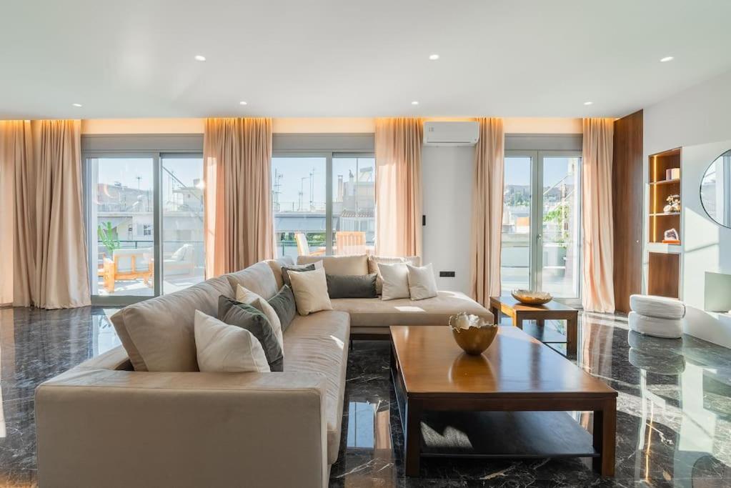 Luxury 4bdrm Penthouse With Jacuzzi Near Acropolis Athen