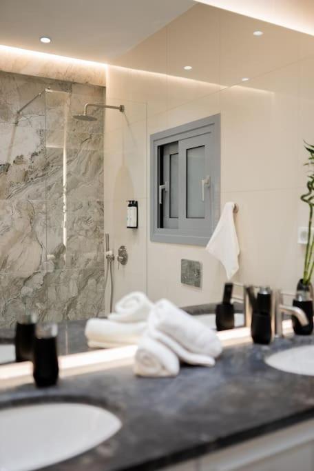 Luxury 4bdrm Penthouse With Jacuzzi Near Acropolis Apartment *