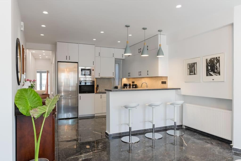 Luxury 4bdrm Penthouse With Jacuzzi Near Acropolis * Athen